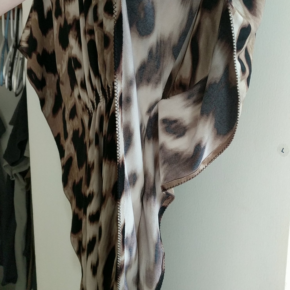 Cheetah top ☮️ - Picture 2 of 3